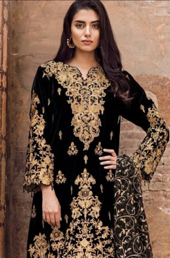 *iznik bridal embroidery velvet suit with embroidery chiffon Dupatta *